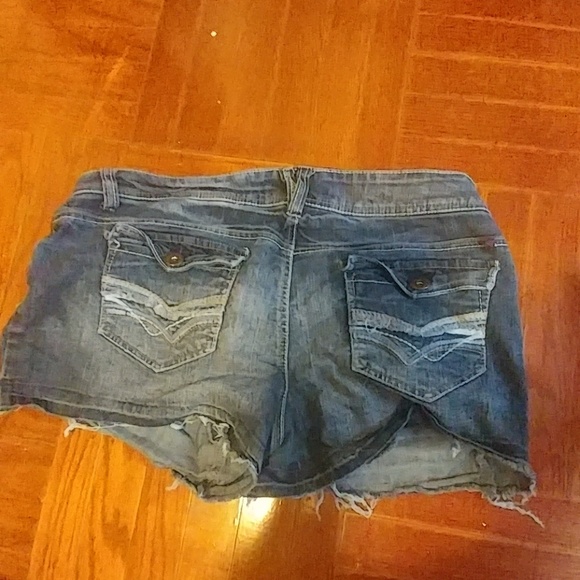 Shorts - Picture 4 of 4